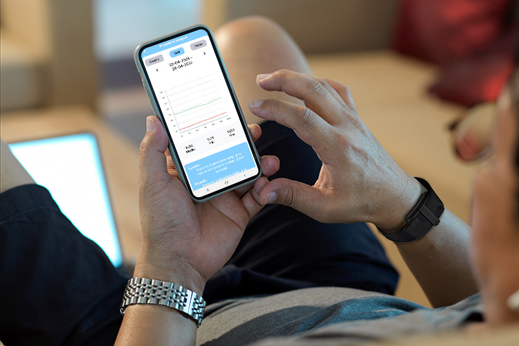 predictia-uomo-smartphone-schermata-pressione predictia-uomo-smartphone-schermata-pressione